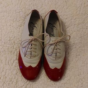 Modcloth vintage inspired red and beige wing-tipped oxfords sz 6.5